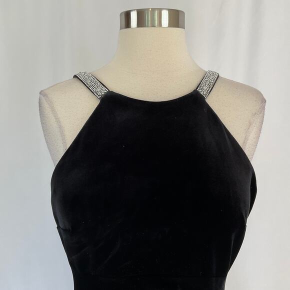 Black Velvet Beaded Strappy Back Evening Gown Size 8 Long Formal Dress by AQUA - Picture 7 of 13